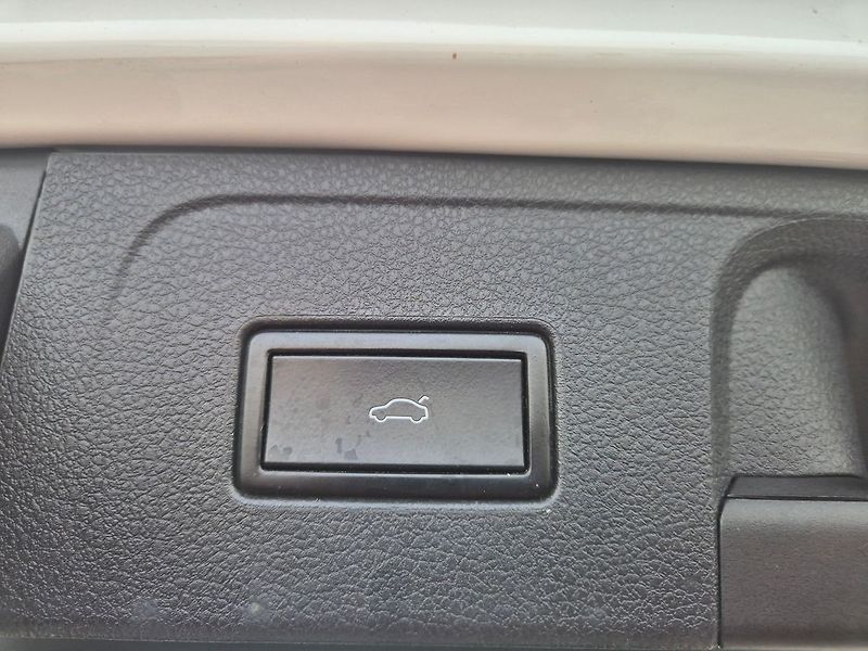 Volkswagen Passat Variant 2,0 BiTDI 176 kW R-lin - fotka 12 z 26