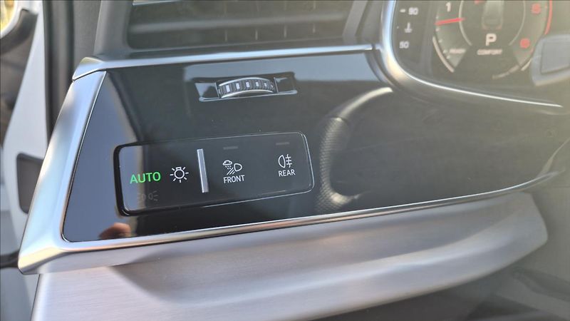 Audi Q7 3,0 50 TDI S-LINE ČR - fotka 27 z 33