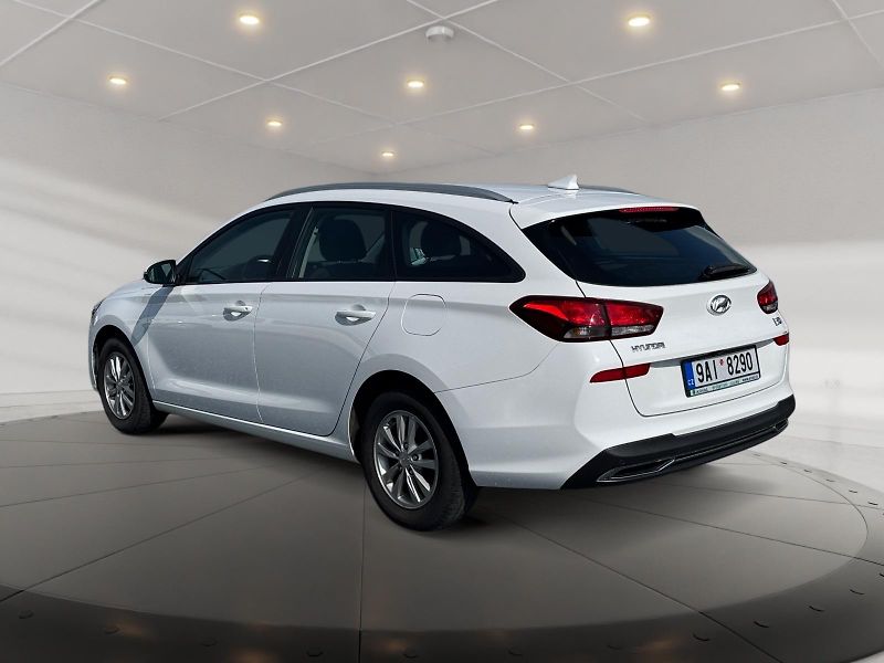 Hyundai i30 (2022) COMFORT 1.5i 80kW CZ DPH - fotka 4 z 11
