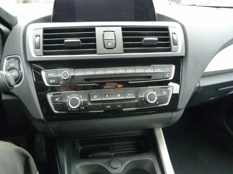BMW Řada 1 118D 2.0D - fotka 15 z 22