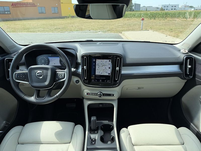 Volvo XC40 2.0 T4 4X4 360K KŮŽE ČR DPH! - fotka 12 z 45