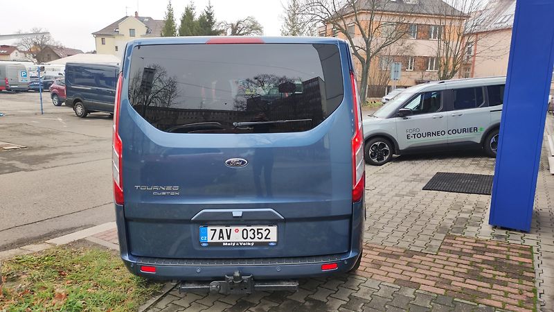 Ford Tourneo Custom (2019) 2,0 TDCi 136kW Aut. 8-Míst - fotka 5 z 26