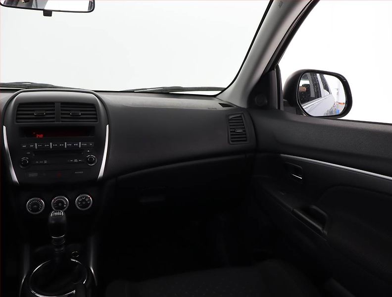 Mitsubishi ASX (2011) 1.8 DI-D MIVEC, 4X4 - fotka 8 z 17