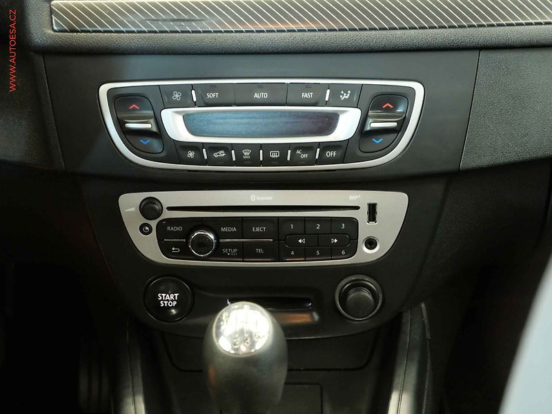 Renault Mégane (2012) 1.5 dCi, ČR, autoAC - fotka 13 z 23