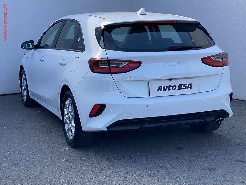 Kia Ceed (2023) 1.5 T-GDi, 1.maj,ČR, Spin - fotka 6 z 16
