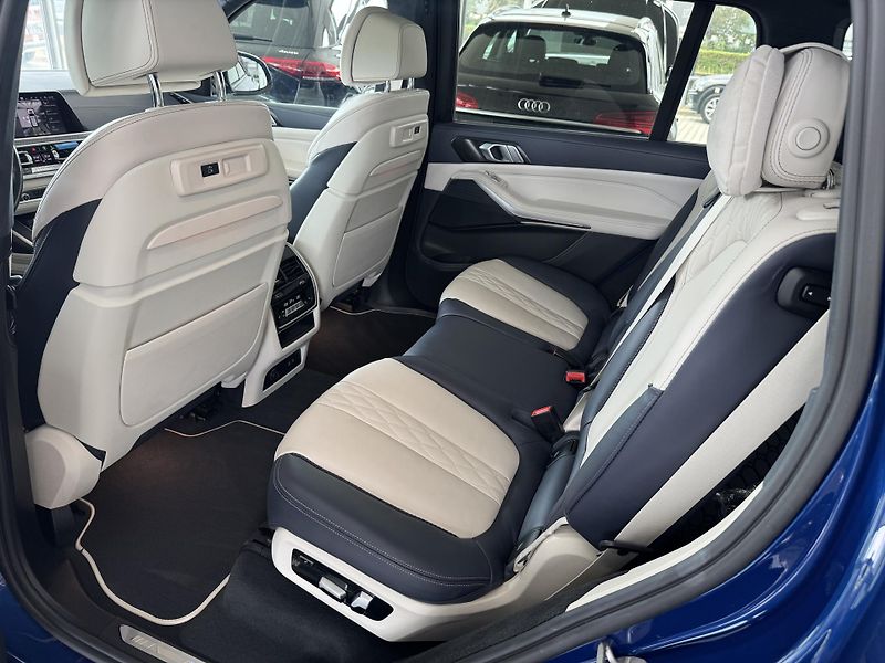 BMW X7 (2022) xDrive 40d M Sports - fotka 17 z 42