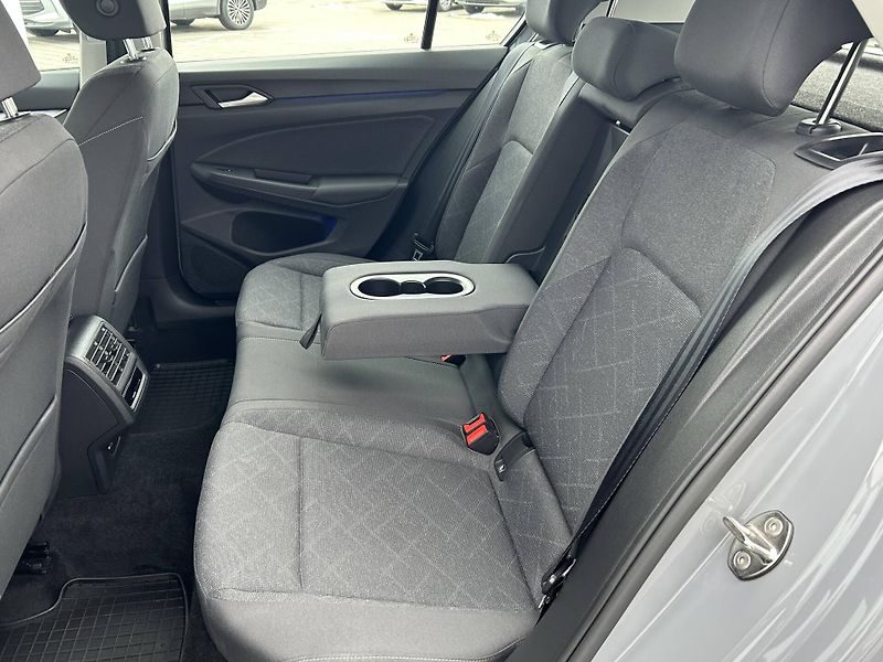 Volkswagen Golf Life 1,0TSi - fotka 8 z 22