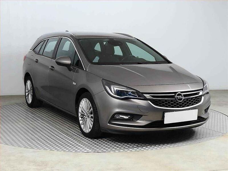 Kompaktní hatchback Škoda Scala ve verzi Monte Carlo.