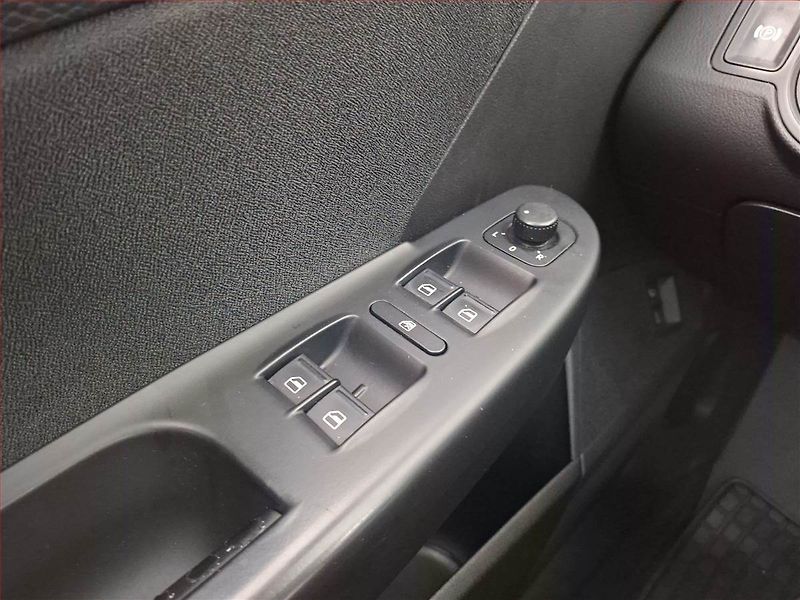 Volkswagen Passat (2007) 2.0 TDI, po STK, udržované - fotka 16 z 16