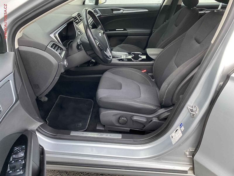 Ford Mondeo (2015) 2.0 TDCi, Titanium, park - fotka 9 z 18