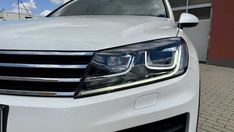 Volkswagen Touareg 3.0TDi*193kW*R-LINE*PERLEŤ - fotka 35 z 35