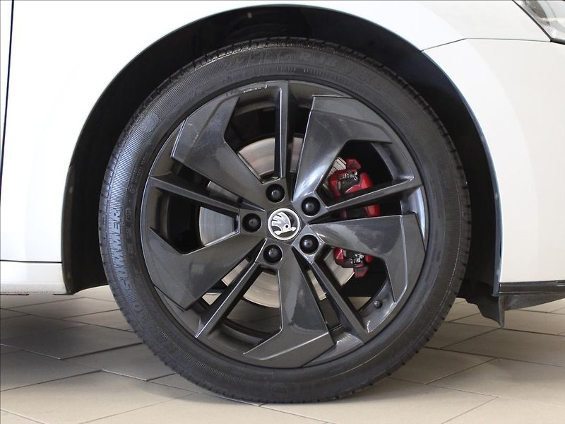 Škoda Octavia 2,0 TDI RS DSG, NAVI, 1. majit - fotka 33 z 40