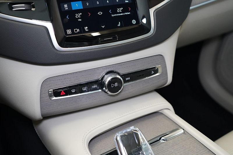 Volvo XC90 B5 PLUS AWD, Vzduch, Ventilace - fotka 36 z 47