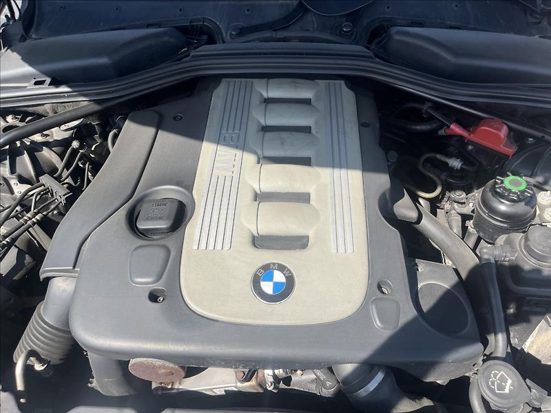 BMW Řada 5 3,0 d 173KW 4x4 AUTOMAT - fotka 30 z 33