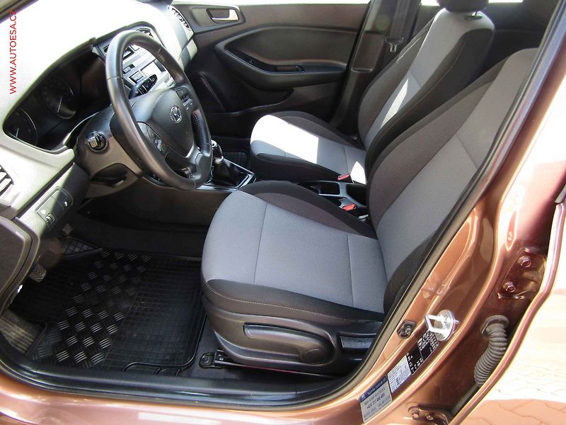 Hyundai i20 (2018) 1.2i, 1.maj,ČR, Klima - fotka 9 z 19
