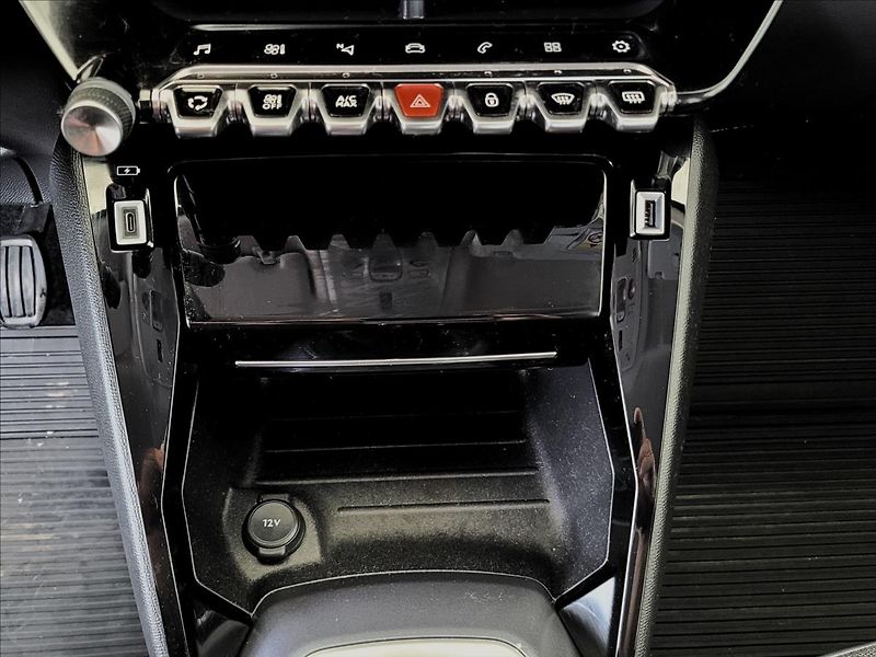 Peugeot 2008 1,2 Allure,navi,klima,Led - fotka 36 z 50
