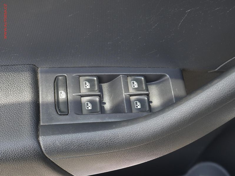 Škoda Rapid (2015) 1.6 TDi, ČR, Style, TZ - fotka 11 z 16