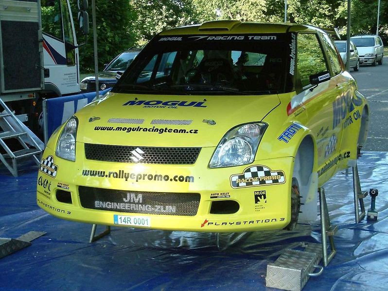 Jiří Hladík se svým zbrusu novým vozem Renault Clio Rally5 Phase II.
