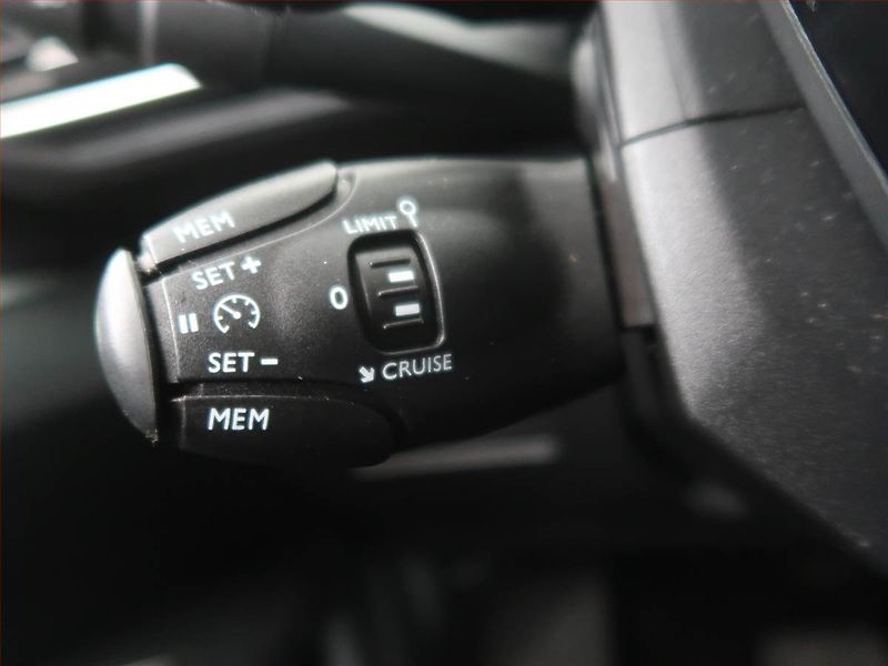 Peugeot 3008 (2020) Allure 1.2 PureTech, Automat - fotka 17 z 23