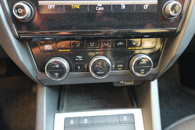 Škoda Octavia TDI 4x4 110kW NezTop Taž Carpl - fotka 30 z 34