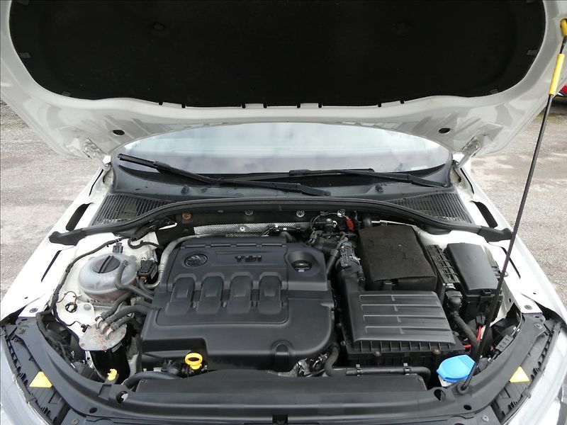 Škoda Octavia 1,6 TDi 81kW STYLE, DPH, ČR - fotka 34 z 38