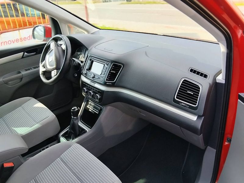 Seat Alhambra (2013) - fotka 20 z 45
