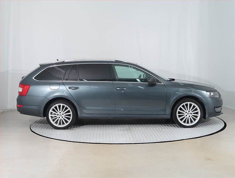Škoda Octavia (2015) Laurin&Klement 2.0 TDI, 4X4 - fotka 6 z 19