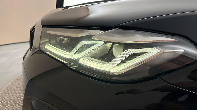BMW Řada 5 530e AUT xDrive M-paket Tourin - fotka 18 z 30