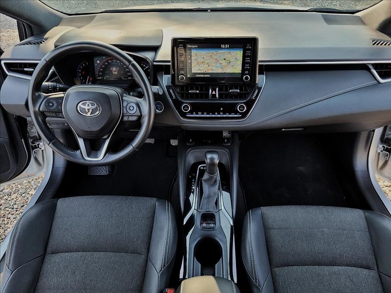 Toyota Corolla 1,8 HSD,executive,výhřev,navi - fotka 19 z 50