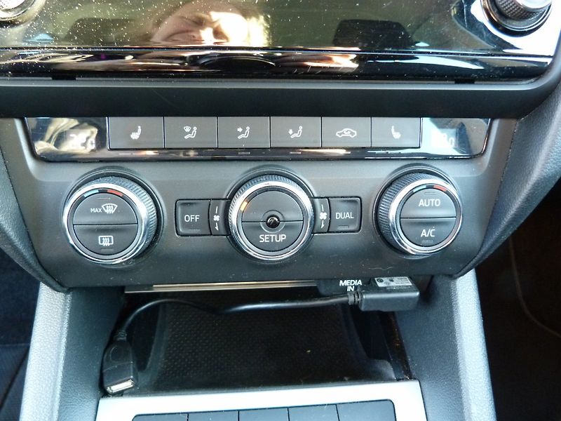 Škoda Octavia 1.4 TSI auto klima - fotka 23 z 26
