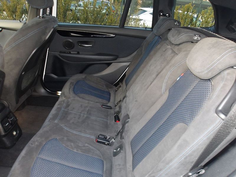 BMW Řada 2 220i AUT.! 7MÍST Gran Tourer - fotka 26 z 32