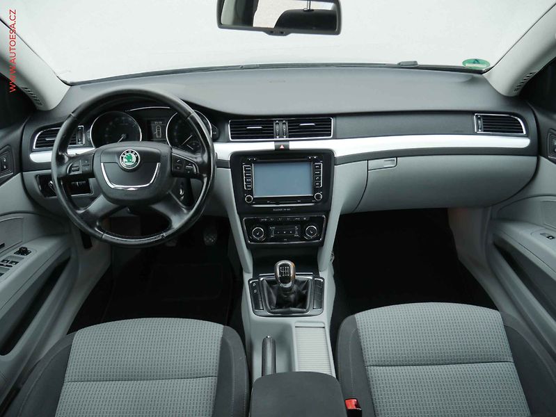 Škoda Superb (2010) 2.0TDi, Ambition, AC - fotka 8 z 17