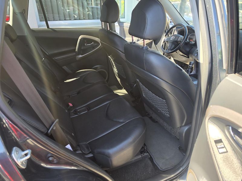 Toyota RAV4 2.2D-Cat 130kw 4x4 - fotka 20 z 21