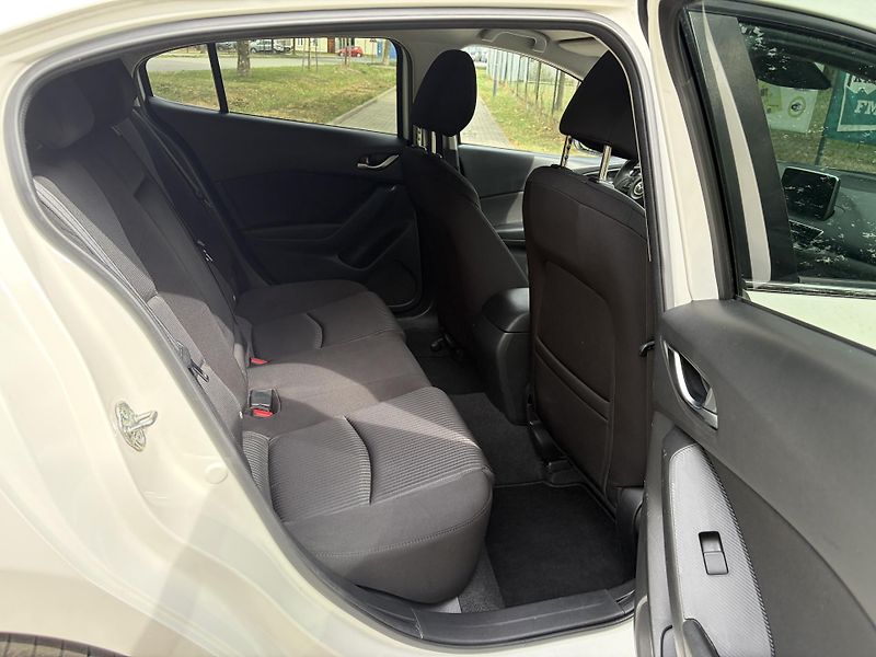 Mazda 3 2.0 Sports-Line - fotka 24 z 31