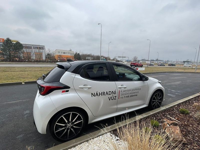 Toyota Yaris 1.5 Hybrid 130k GR-SPORT VIP - fotka 14 z 26