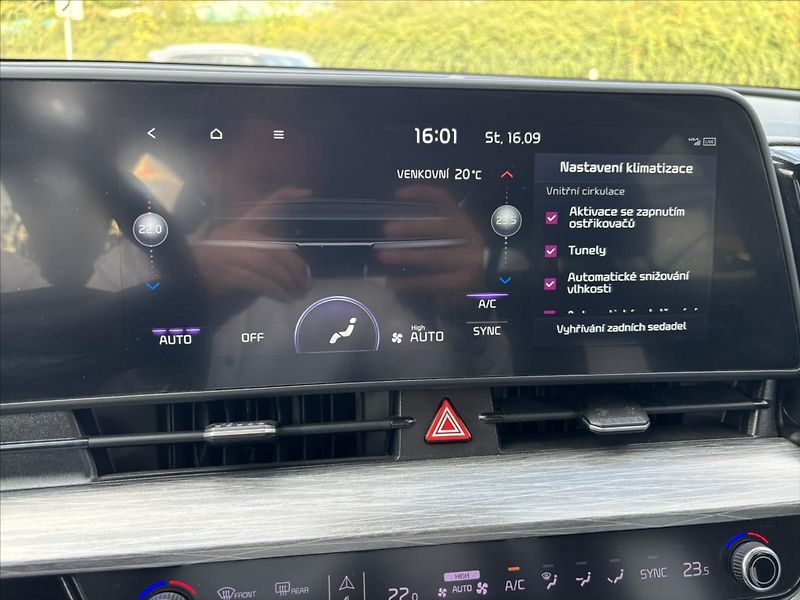 Kia Sportage 1,6 TGDi Exclusive ZÁRUKA NAVI - fotka 25 z 44