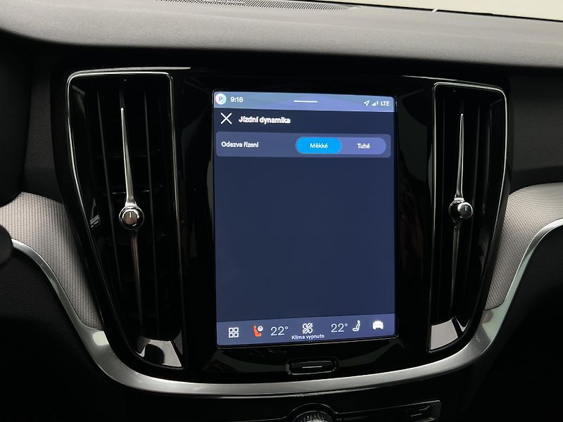 Volvo V60 B4 PLUS DARK AUT 1.maj. - fotka 32 z 47