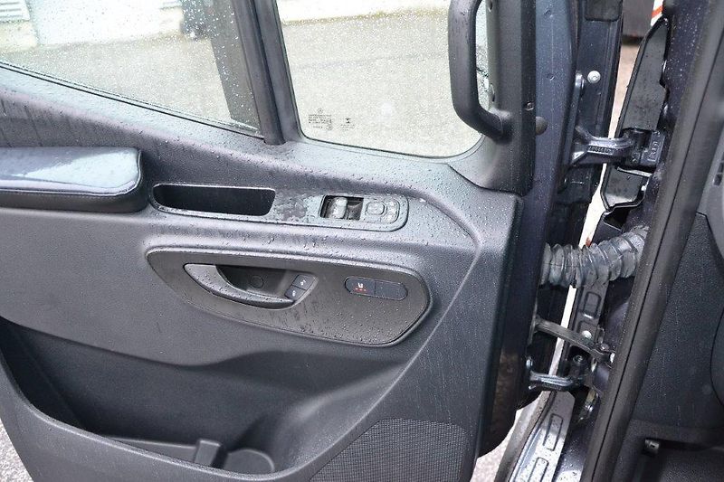 Mercedes-Benz Sprinter Sprinter 319  Camper V6 4x4 - fotka 20 z 86