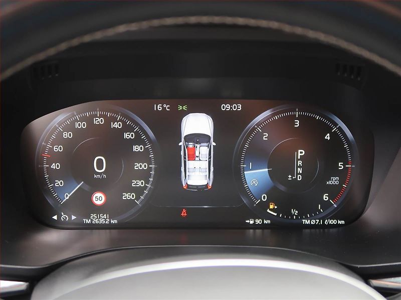 Volvo XC60 (2019) D4, 4X4, Automat, Kůže, Navi - fotka 11 z 19