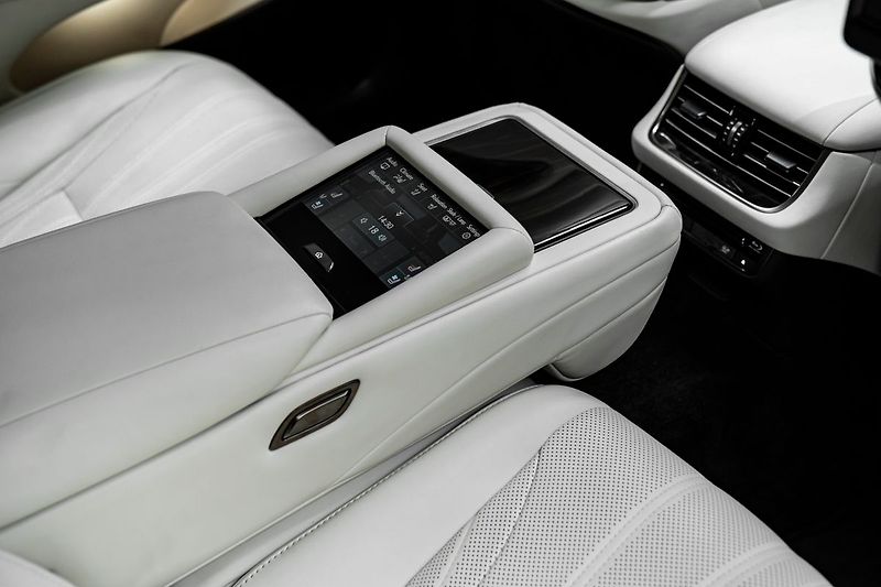 Lexus LS 500 H - fotka 27 z 30