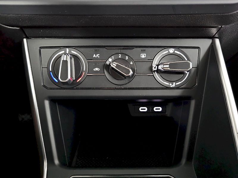 Volkswagen Taigo (2022) 1.0TSI 81kW BUSINESS LIFE - fotka 27 z 33