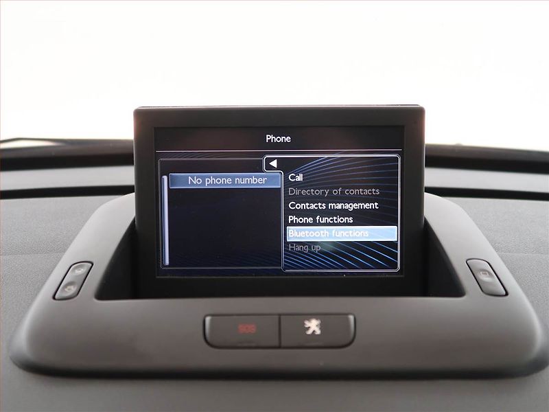 Peugeot 3008 (2014) 1.6 HDi, Automat, Navi - fotka 19 z 24