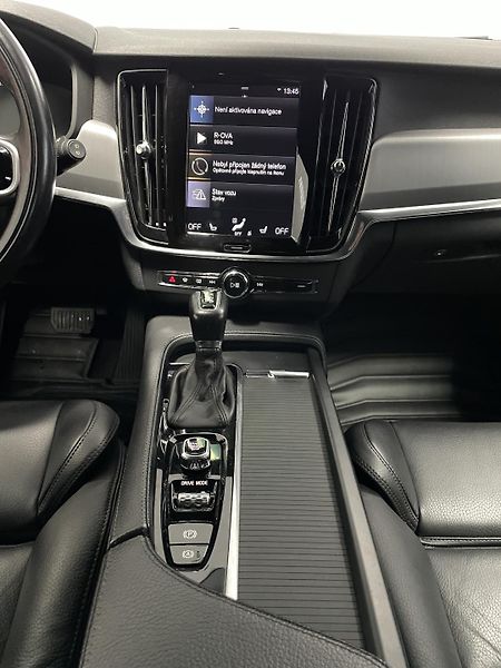 Volvo V90 2.0 D4 MOMENTUM SERVISKA - fotka 24 z 29