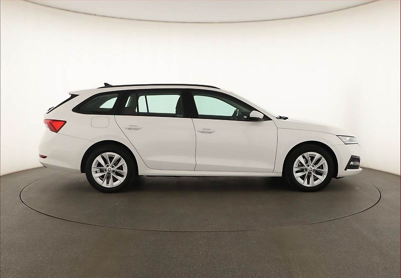 Škoda Octavia (2023) Ambition 1.4 TSI iV - fotka 6 z 18