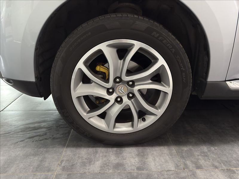 Citroën C-Crosser 2,2   HDI 4X4 EXCLUSIVE XENON - fotka 29 z 38