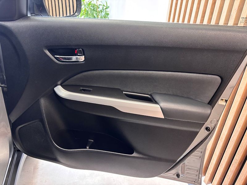 Suzuki Vitara (2017) Allgrip 1.4 boosterjet - fotka 28 z 31