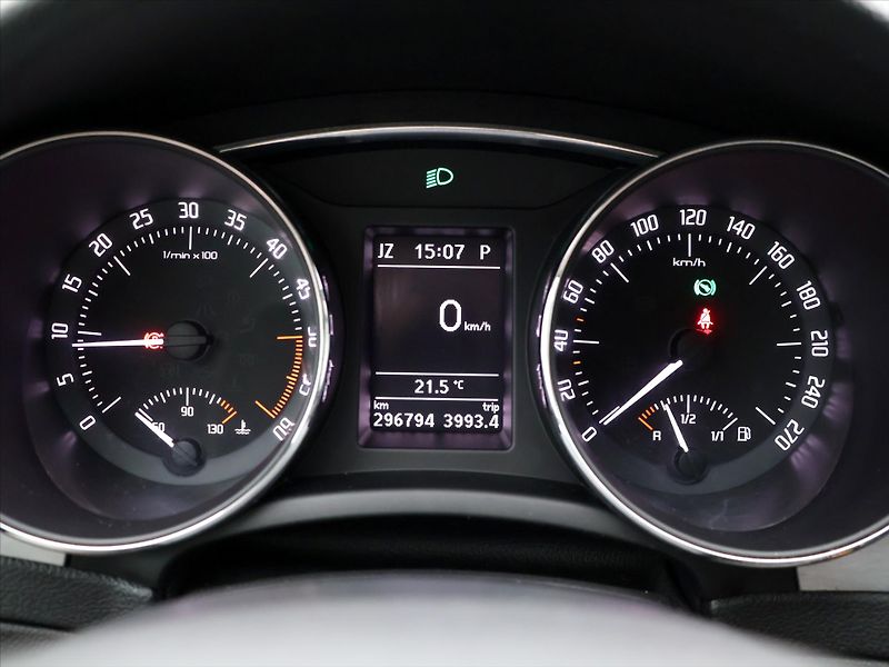 Škoda Superb 2,0 TDI 125kW Ambition DSG - fotka 17 z 39