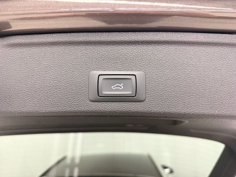 Audi A4 2.0TDI QUATTRO S-LINE, VIRTUAL - fotka 23 z 24