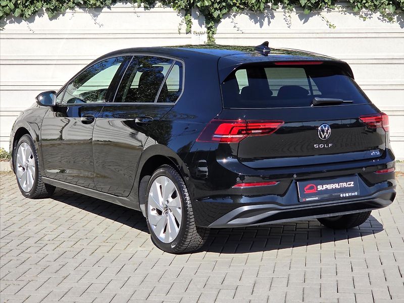 Volkswagen Golf 1,5 eTSi 110kW DSG Tov.záruka - fotka 4 z 22