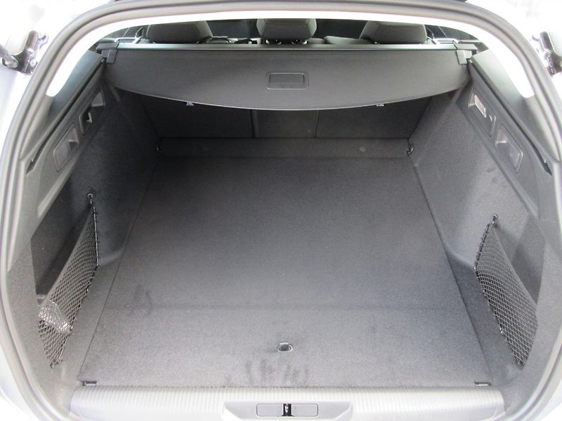 Peugeot 308 (2025) SW STYLE Hybrid 145 e-DCS6 - fotka 9 z 31